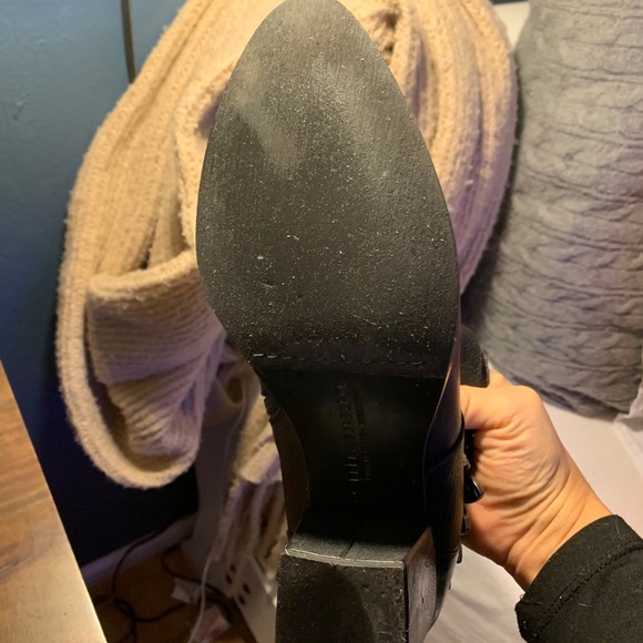 Don’t fit right on me - my feet can be finicky! - Picture 2 of 2